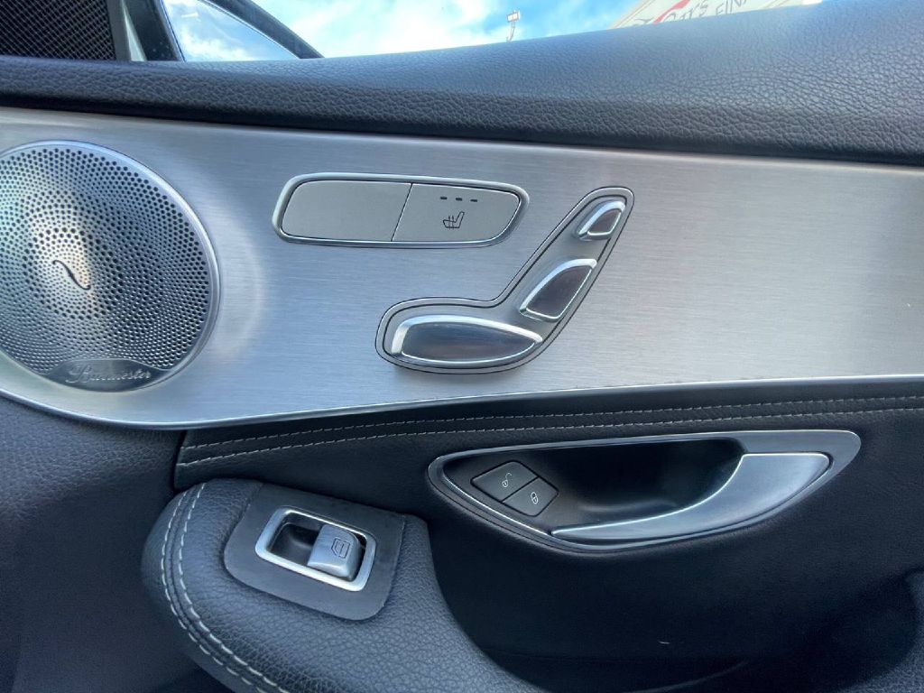 Photo 24 of this MERCEDES-BENZ C-CLASS