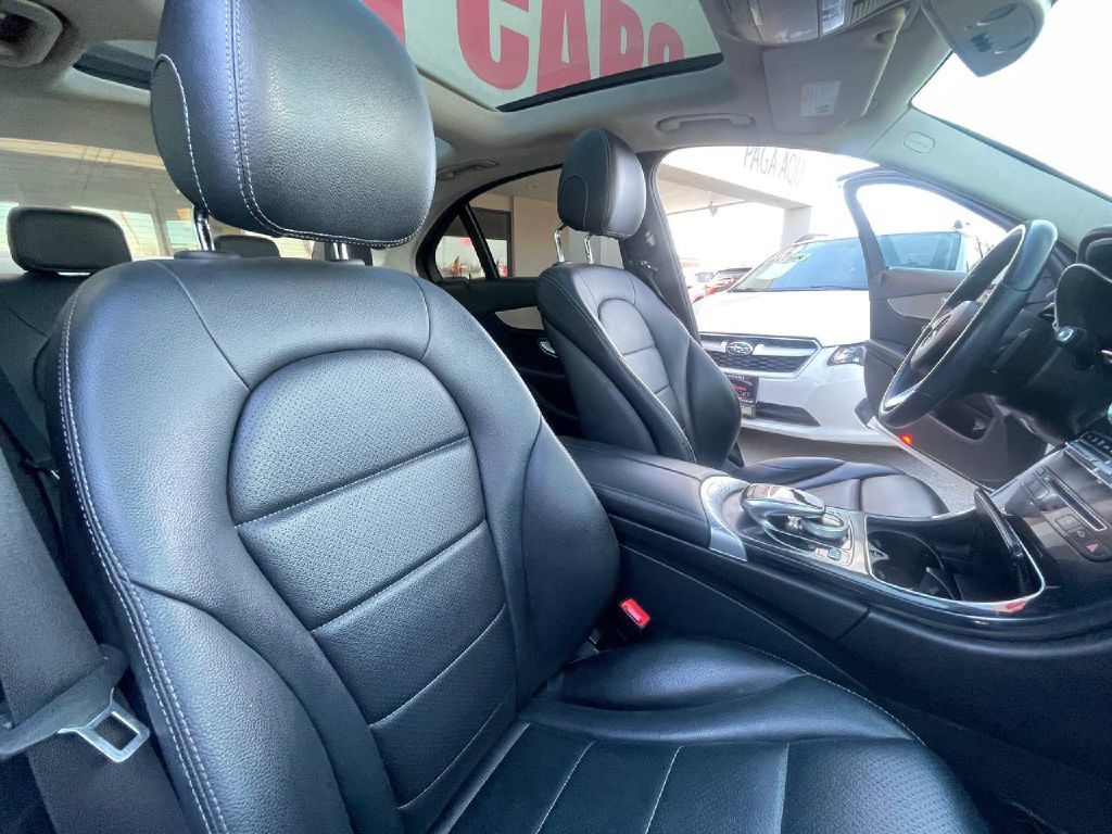 Photo 26 of this MERCEDES-BENZ C-CLASS