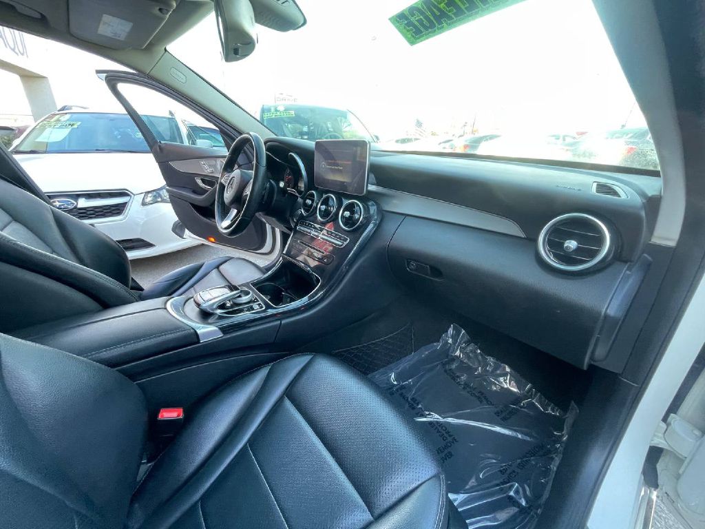 Photo 28 of this MERCEDES-BENZ C-CLASS