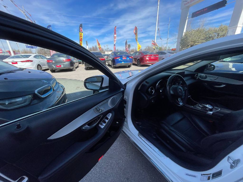 Photo 29 of this MERCEDES-BENZ C-CLASS