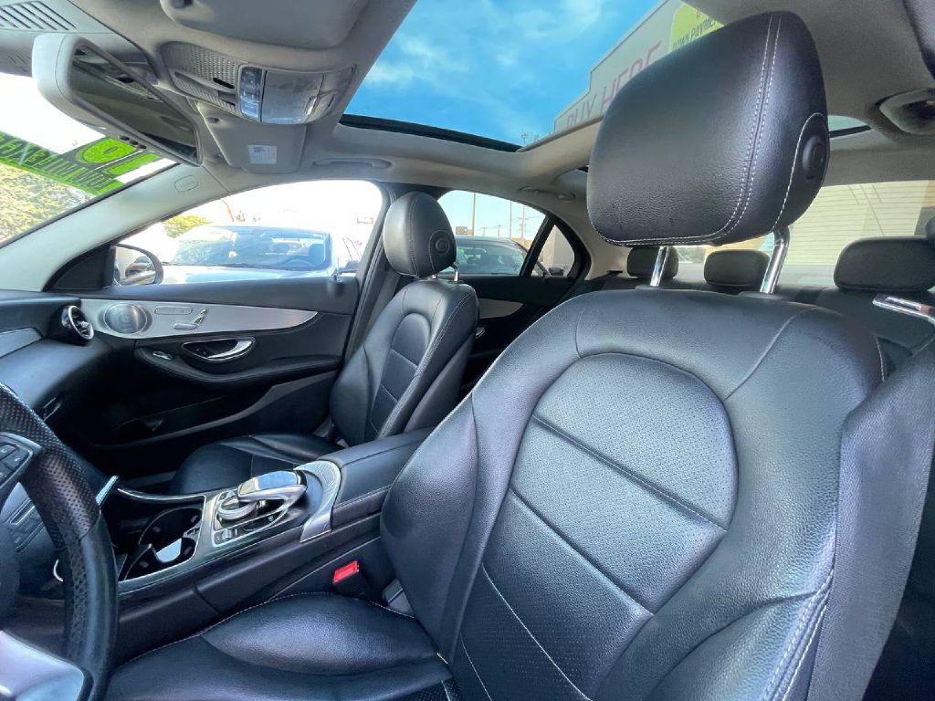 Photo 33 of this MERCEDES-BENZ C-CLASS