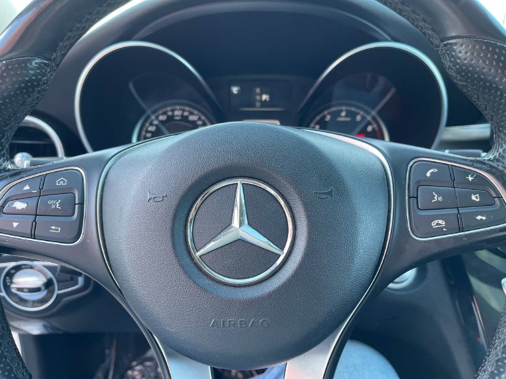 Photo 34 of this MERCEDES-BENZ C-CLASS