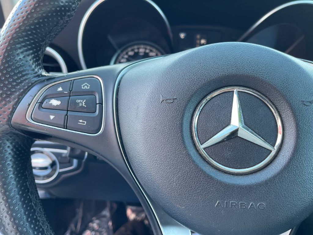 Photo 35 of this MERCEDES-BENZ C-CLASS
