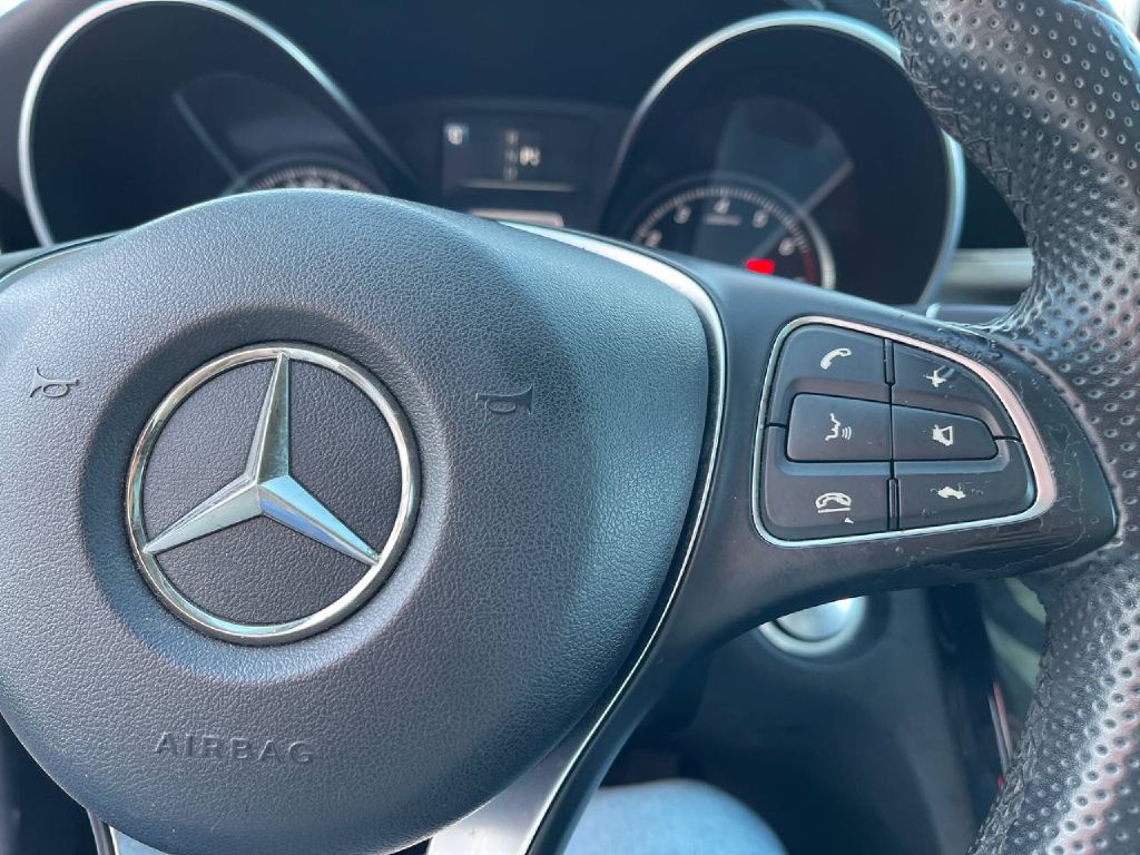 Photo 36 of this MERCEDES-BENZ C-CLASS