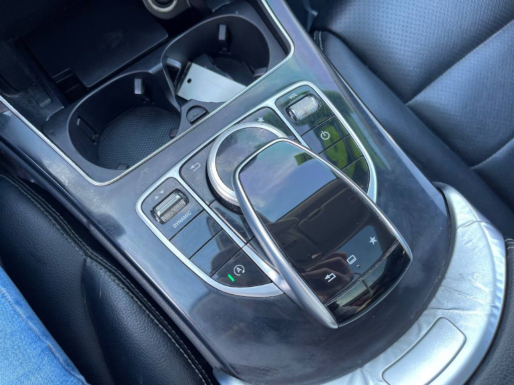 Photo 42 of this MERCEDES-BENZ C-CLASS