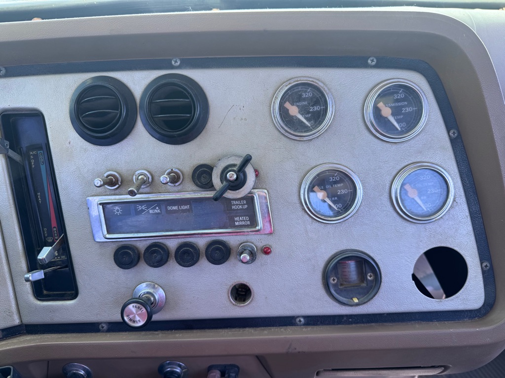 Photo 15 of this FORD L-SERIES