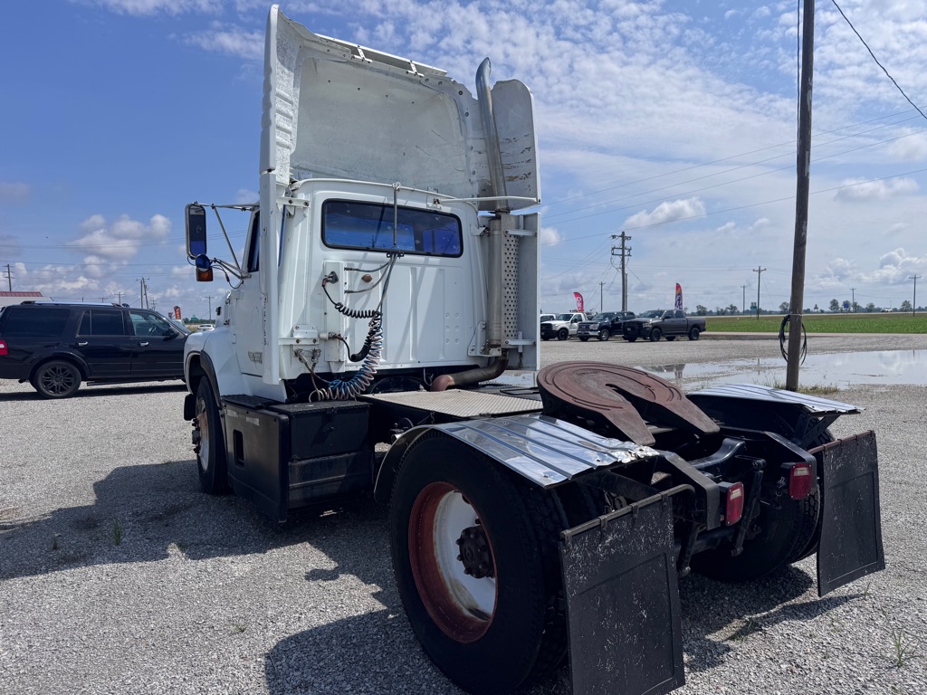 Photo 4 of this FORD L-SERIES