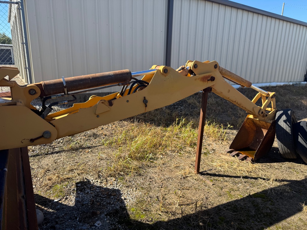 Photo 3 of this CASE 860 T TRENCHER