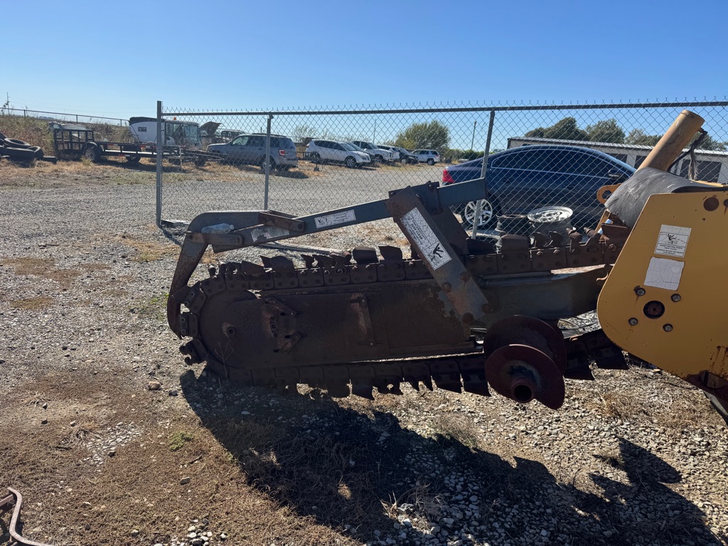 Photo 2 of this CASE 860 T TRENCHER