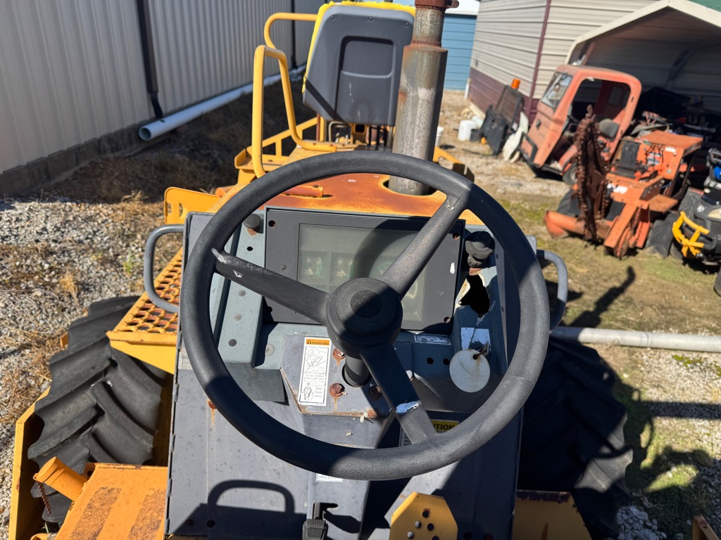 Photo 8 of this CASE 860 T TRENCHER