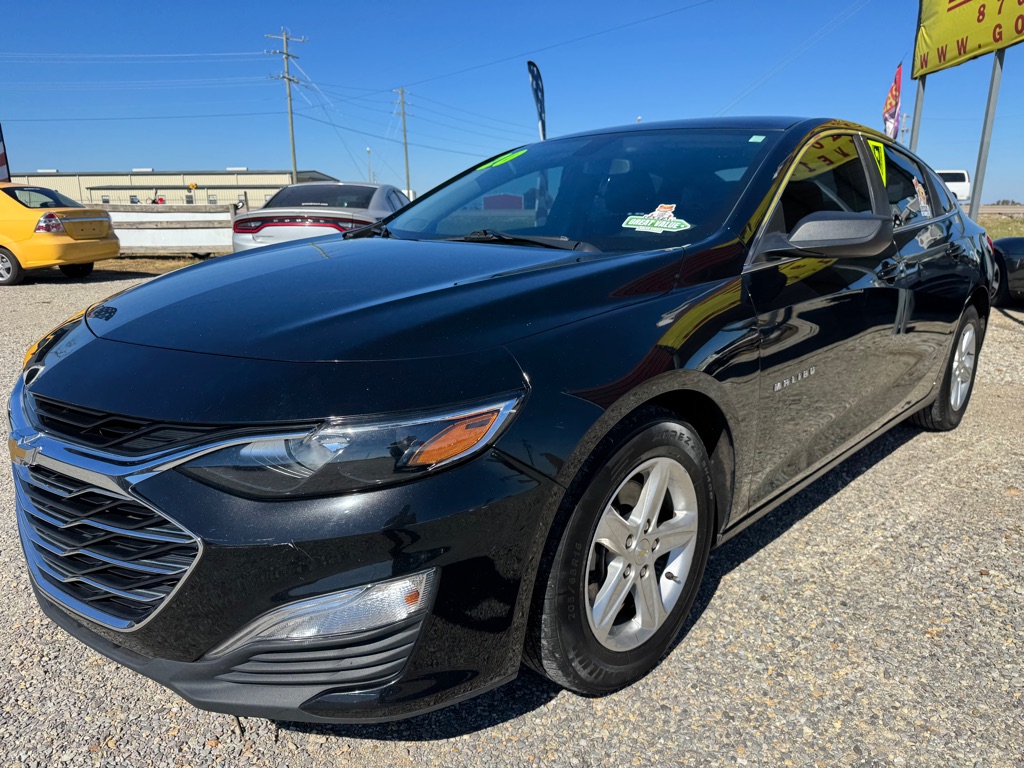 Photo 3 of this CHEVROLET MALIBU