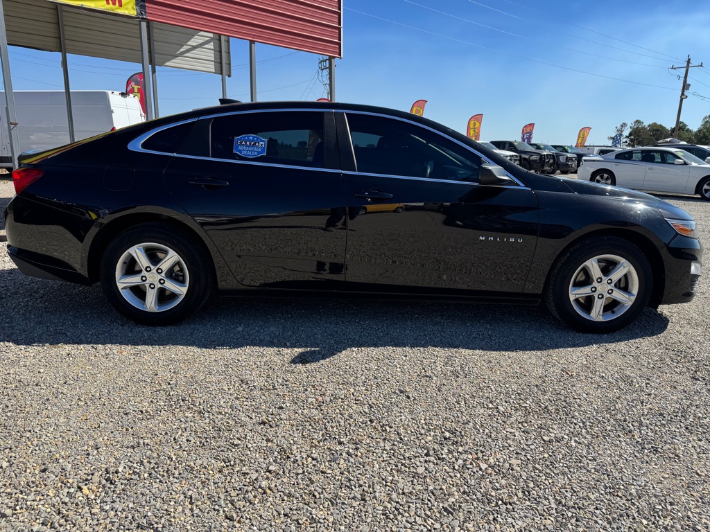 Photo 8 of this CHEVROLET MALIBU