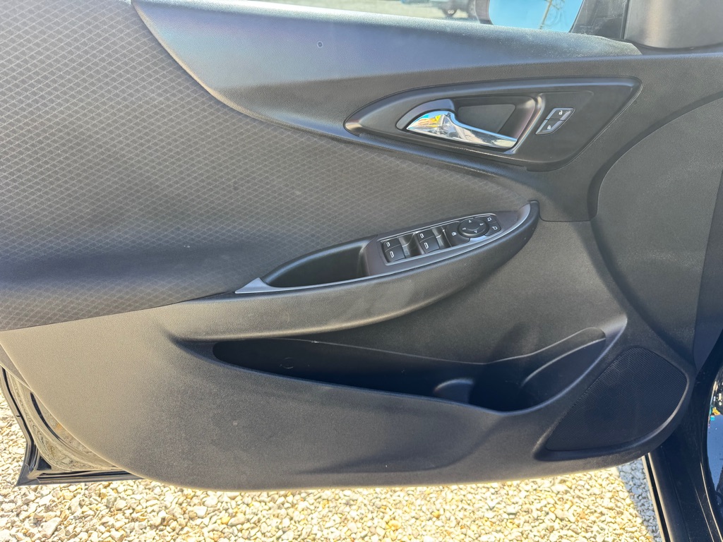 Photo 9 of this CHEVROLET MALIBU
