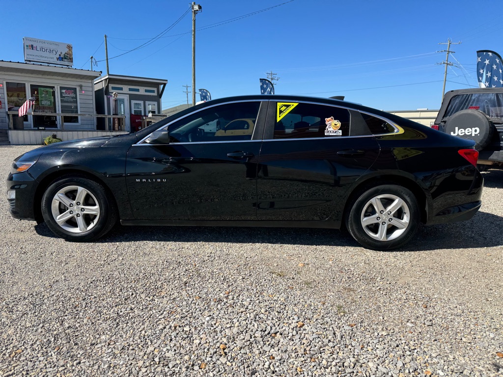 Photo 4 of this CHEVROLET MALIBU
