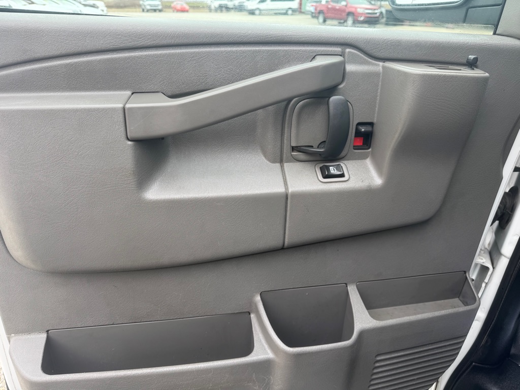 Photo 11 of this CHEVROLET EXPRESS G2500