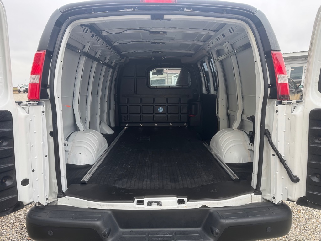 Photo 9 of this CHEVROLET EXPRESS G2500