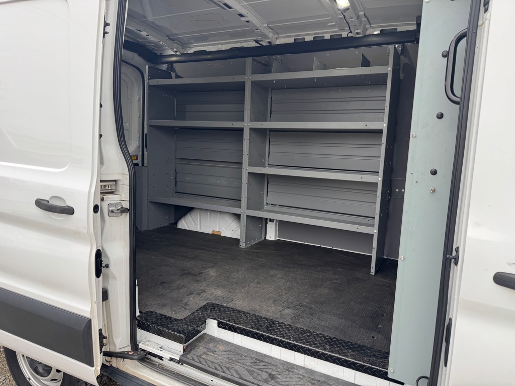 Photo 7 of this FORD TRANSIT
