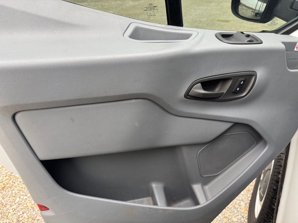 Photo 9 of this FORD TRANSIT