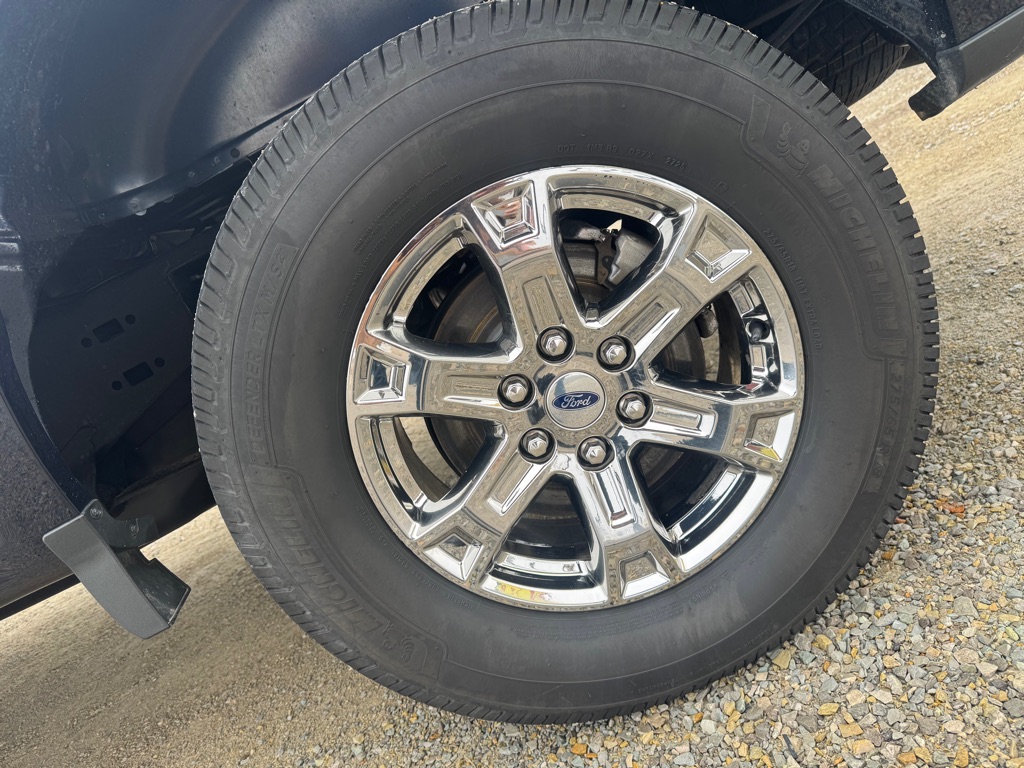 Photo 9 of this FORD F150 XLT