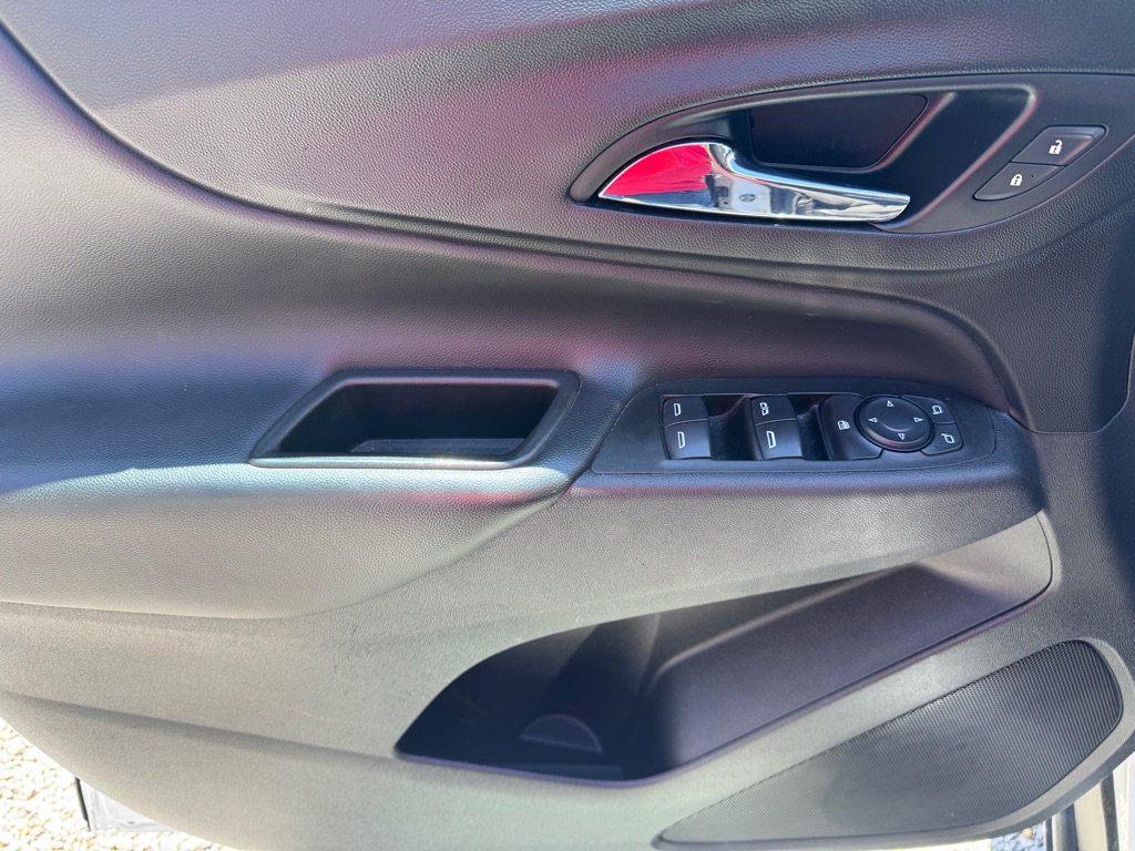 Photo 10 of this CHEVROLET EQUINOX