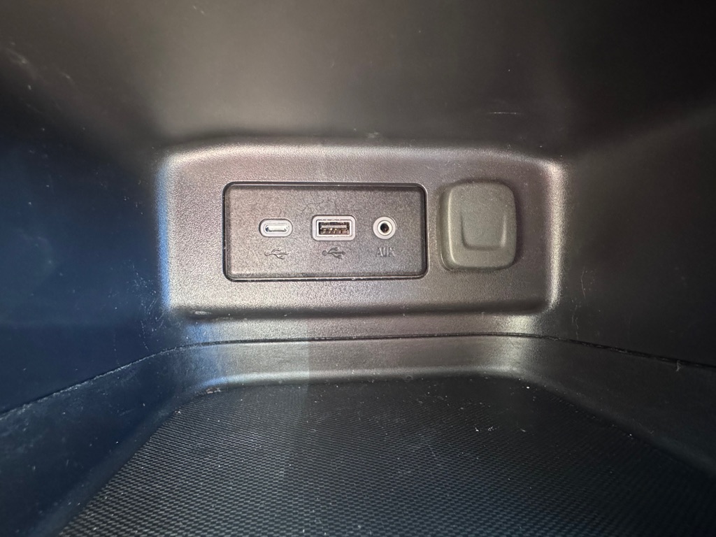 Photo 17 of this CHEVROLET EQUINOX