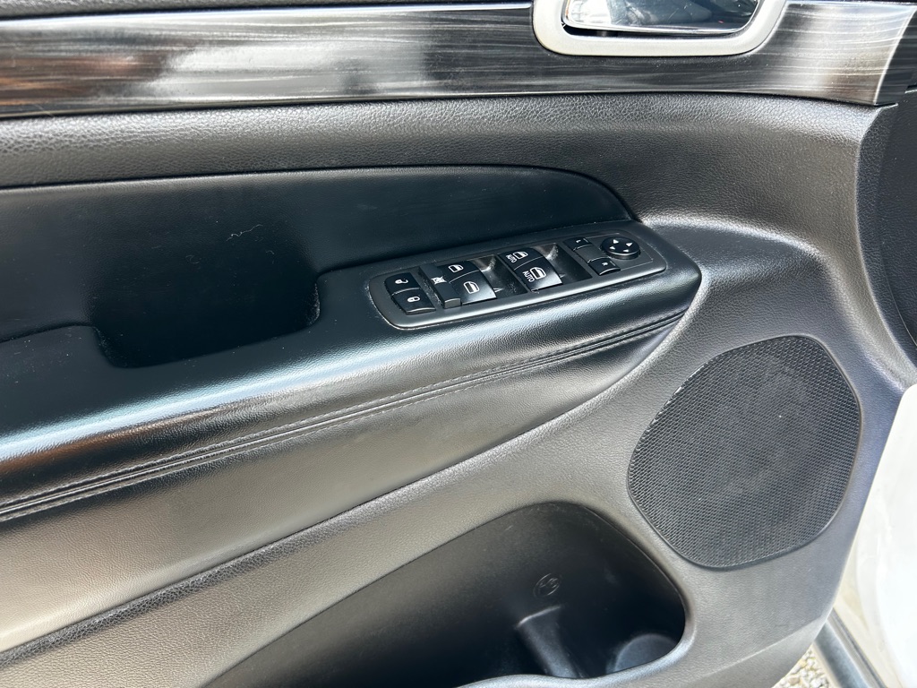Photo 10 of this JEEP GRAND CHEROKEE