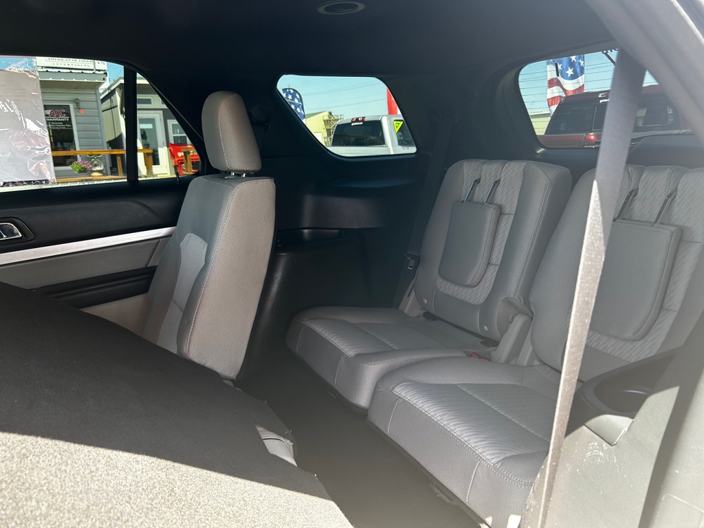 Photo 12 of this FORD EXPLORER