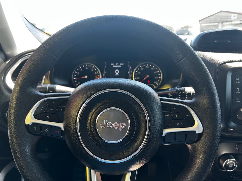Photo 14 of this JEEP RENEGADE
