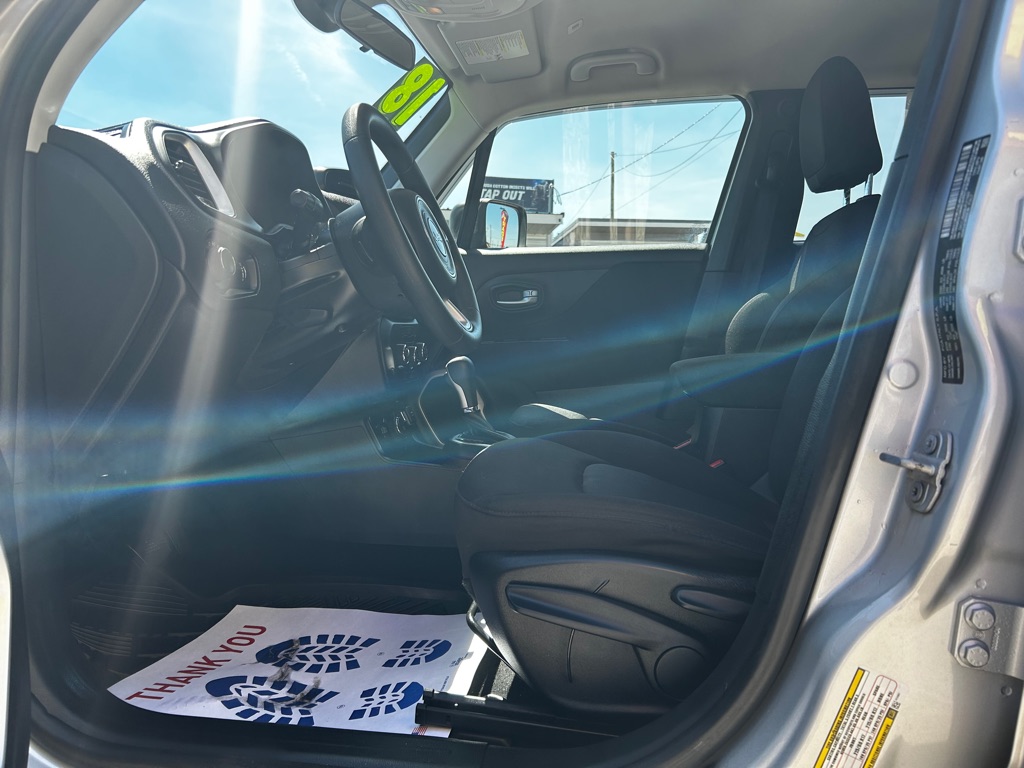 Photo 10 of this JEEP RENEGADE