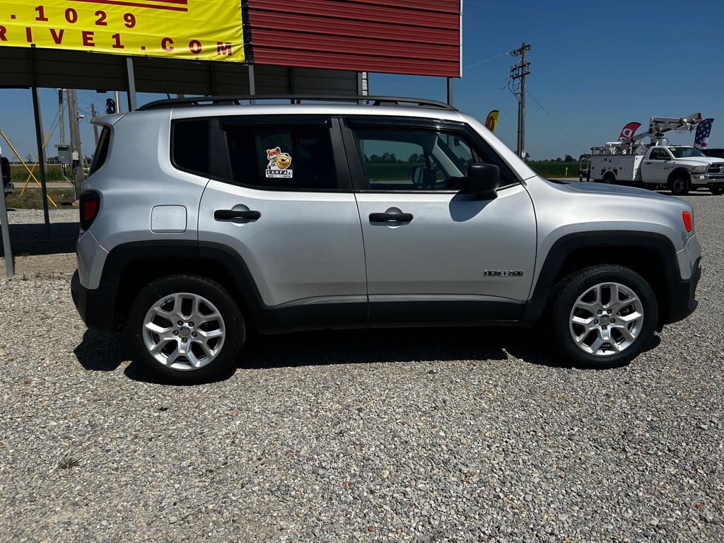 Photo 8 of this JEEP RENEGADE