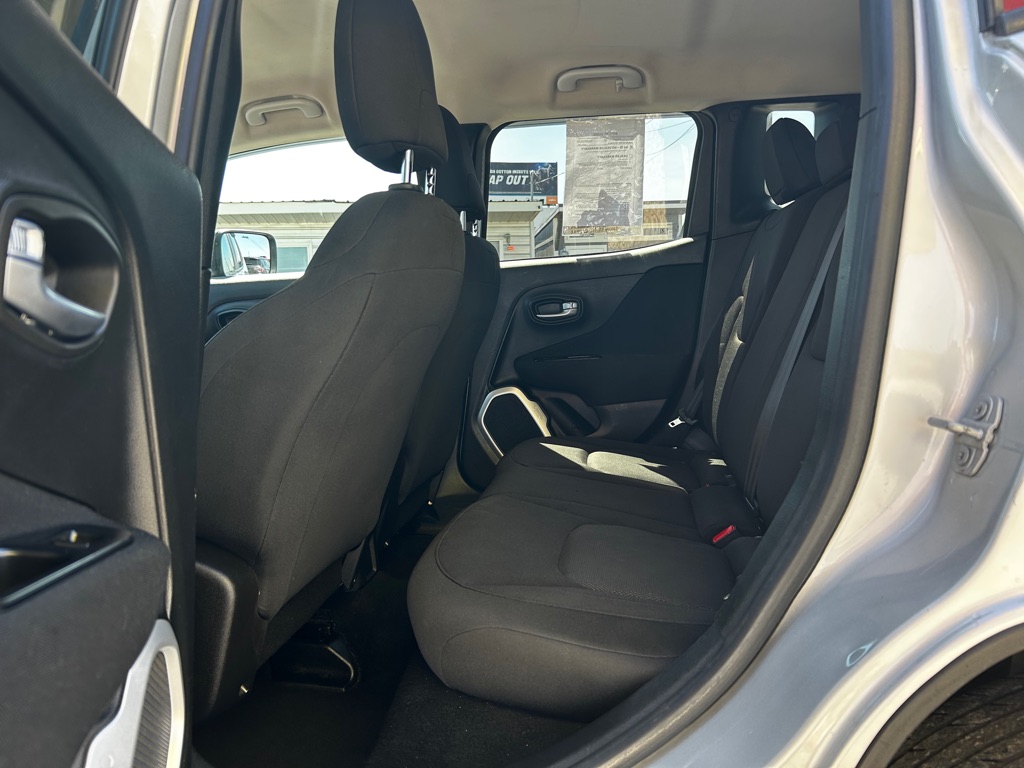 Photo 12 of this JEEP RENEGADE