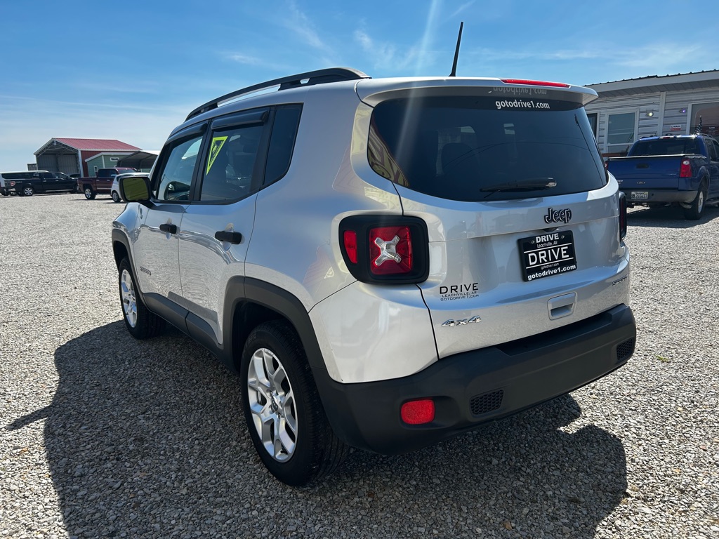 Photo 5 of this JEEP RENEGADE