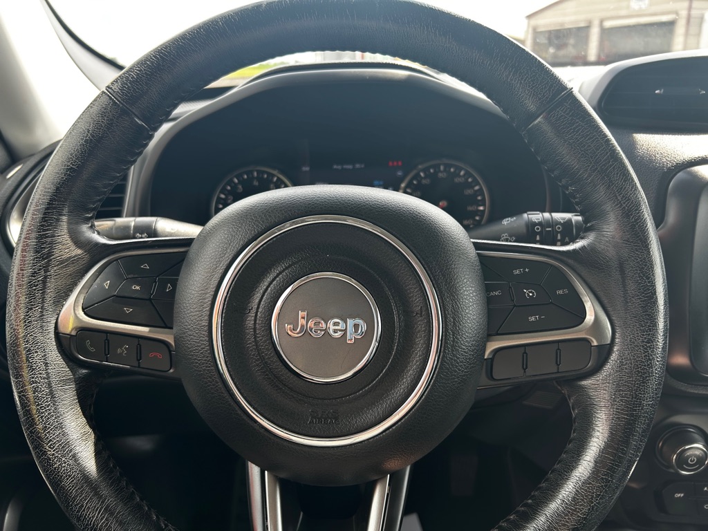 Photo 14 of this JEEP RENEGADE