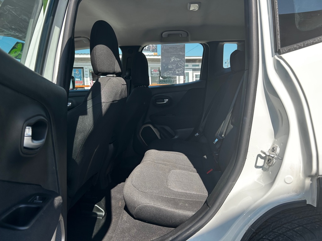 Photo 12 of this JEEP RENEGADE