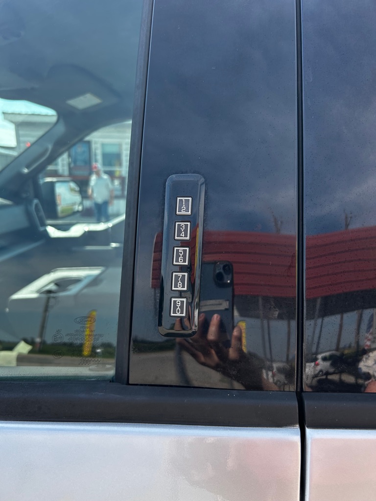 Photo 11 of this FORD F150