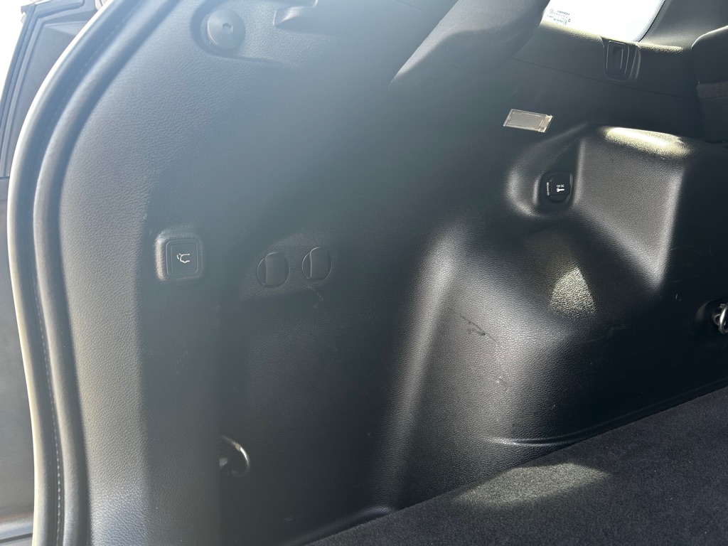 Photo 10 of this JEEP CHEROKEE