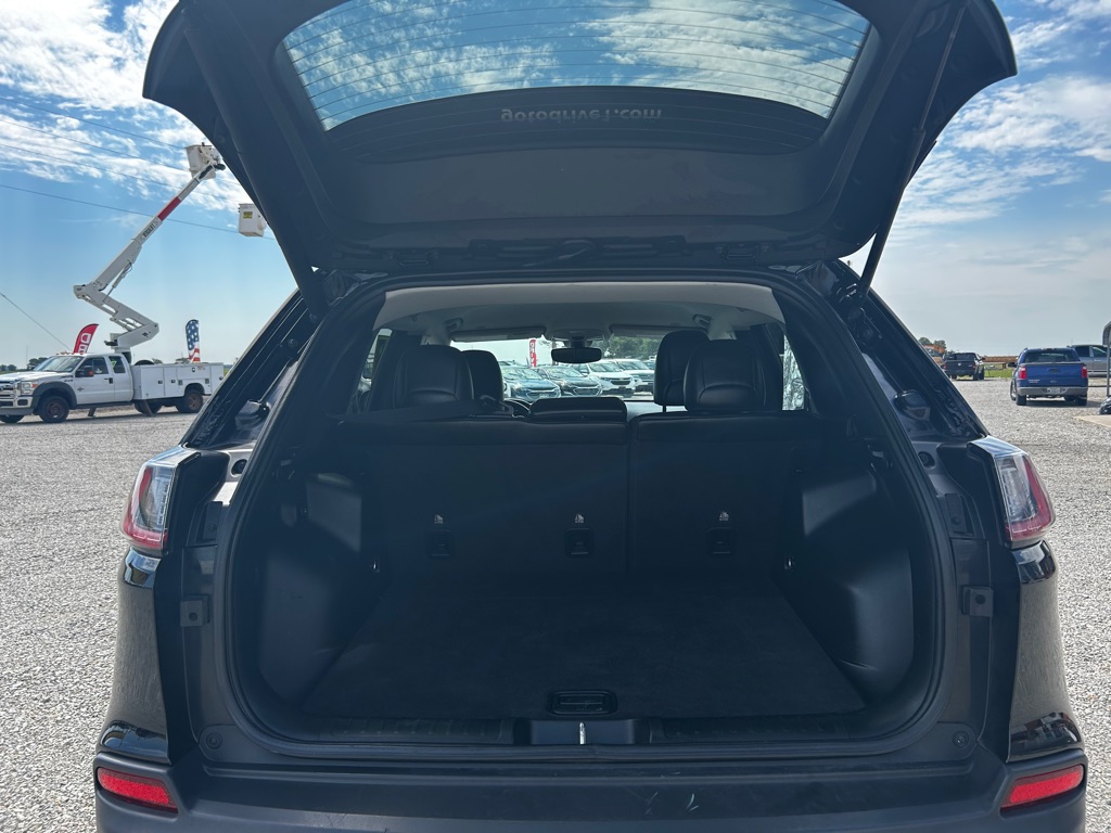 Photo 9 of this JEEP CHEROKEE
