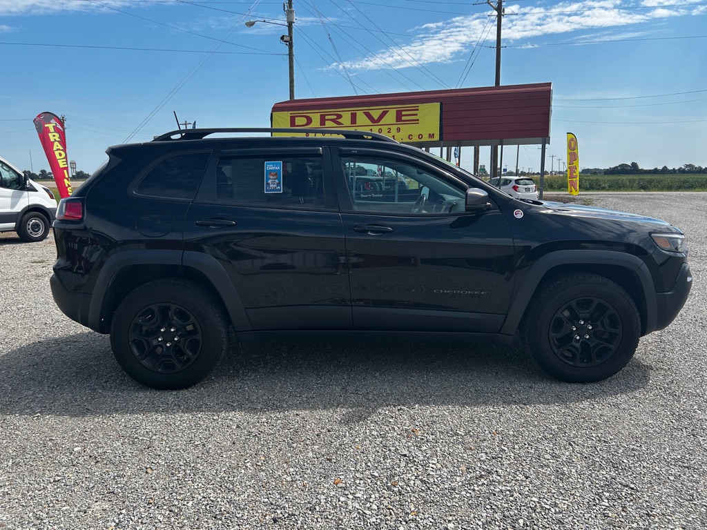 Photo 8 of this JEEP CHEROKEE