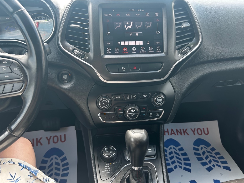 Photo 17 of this JEEP CHEROKEE