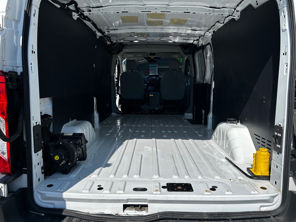 Photo 8 of this FORD TRANSIT