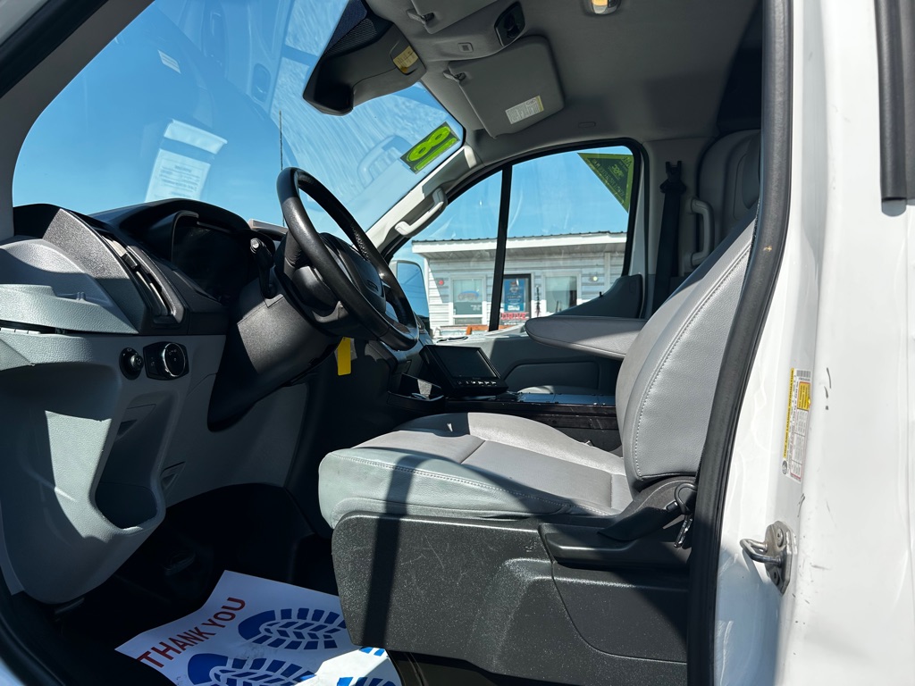 Photo 14 of this FORD TRANSIT