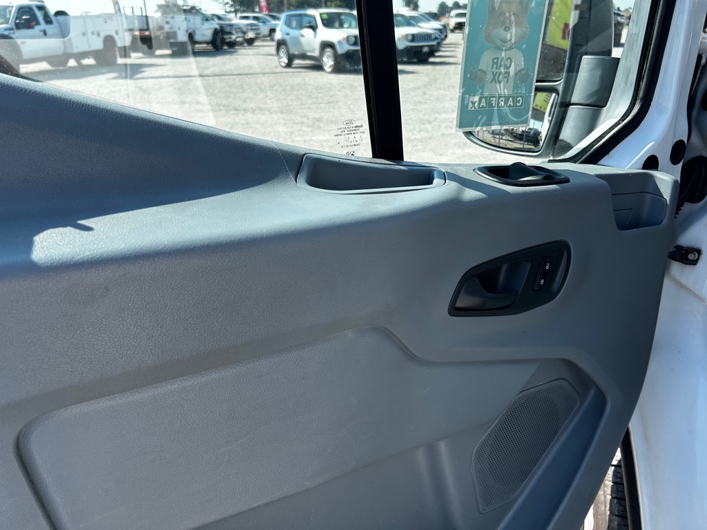Photo 12 of this FORD TRANSIT