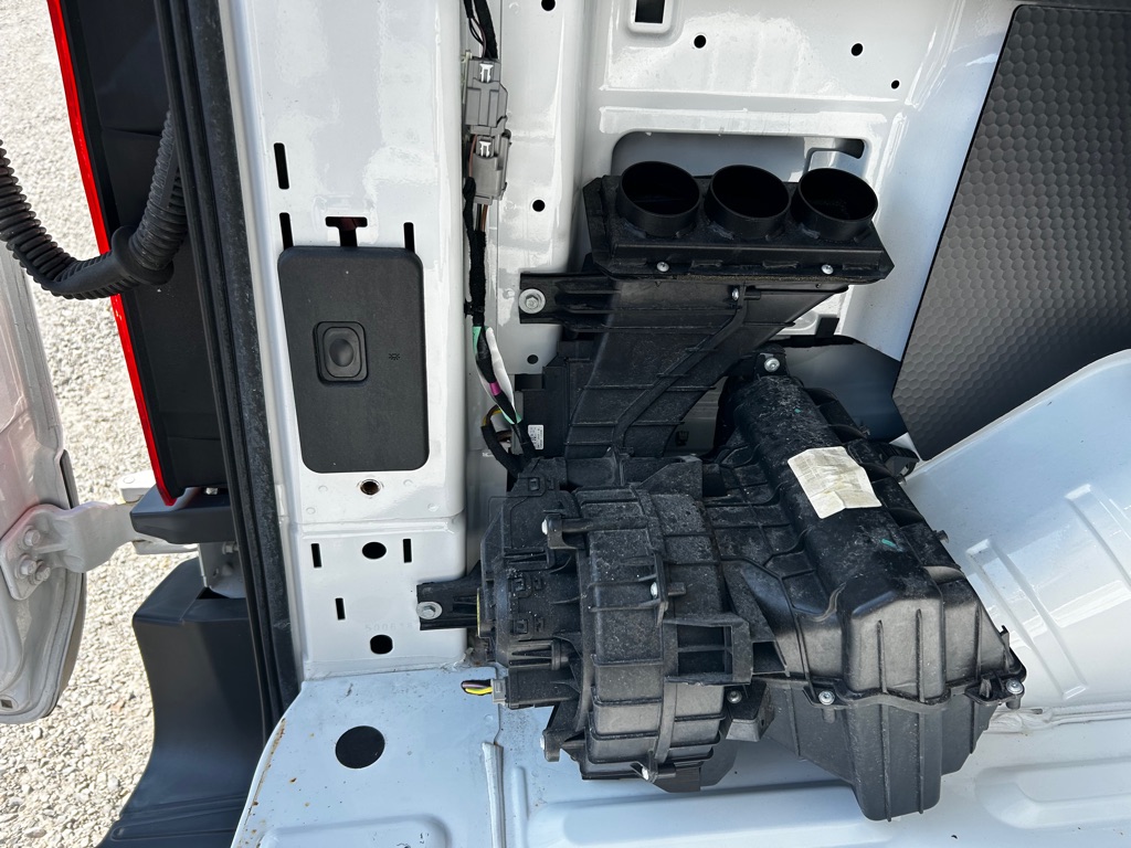 Photo 13 of this FORD TRANSIT