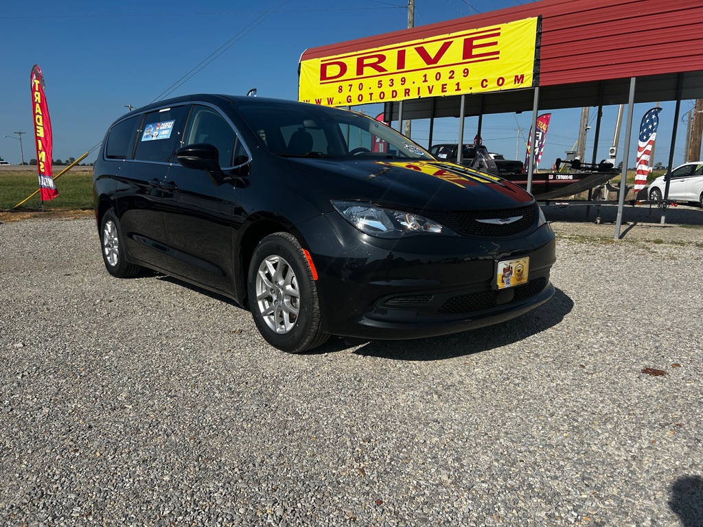 2023 CHRYSLER VOYAGER