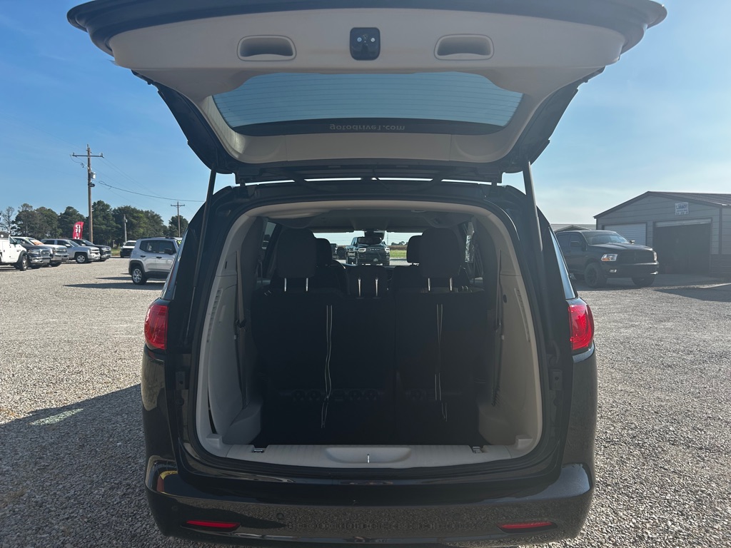 Photo 8 of this CHRYSLER VOYAGER