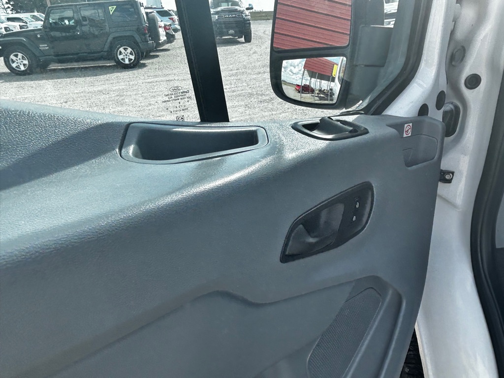 Photo 13 of this FORD TRANSIT 15PASS