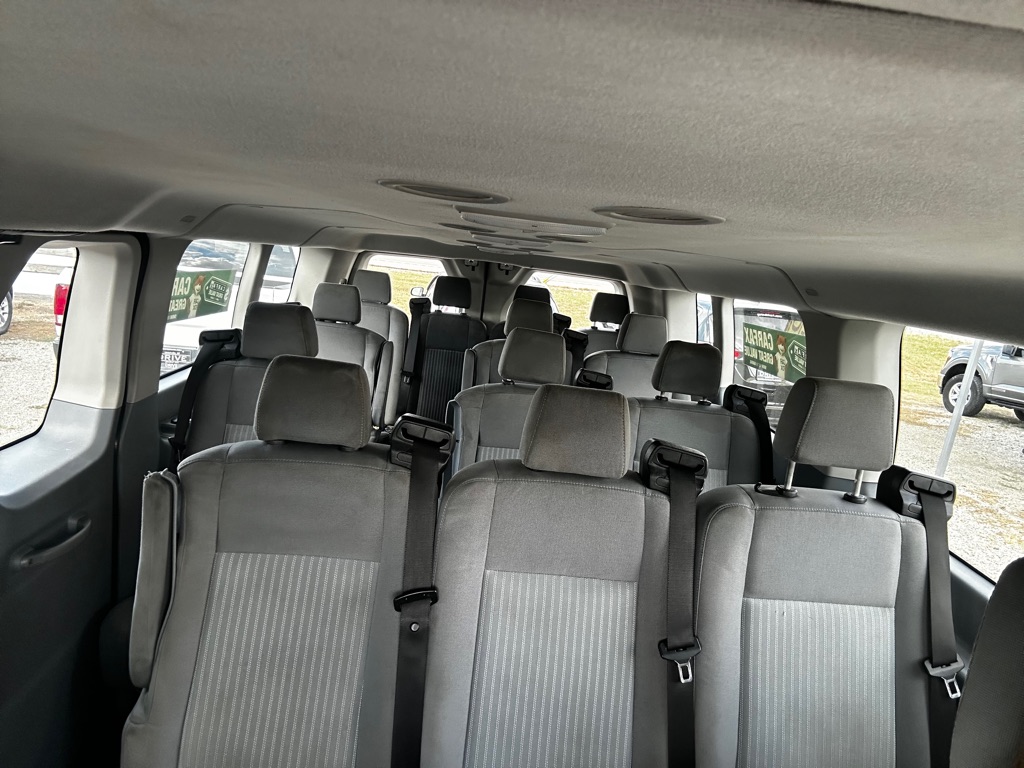 Photo 19 of this FORD TRANSIT 15PASS