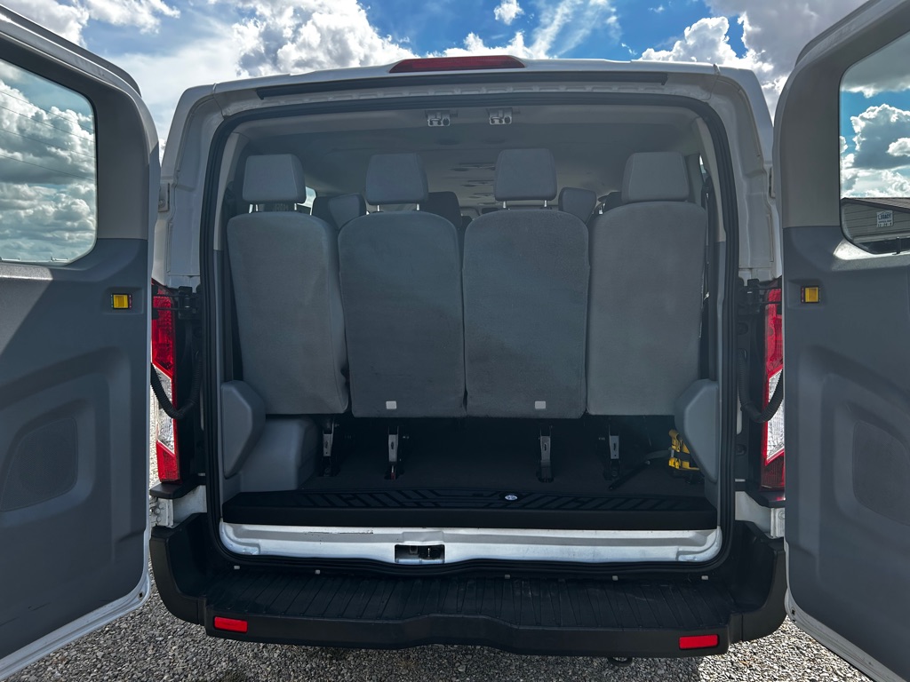 Photo 9 of this FORD TRANSIT 15PASS