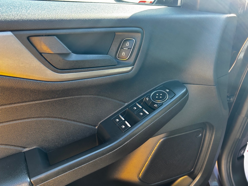 Photo 10 of this FORD ESCAPE