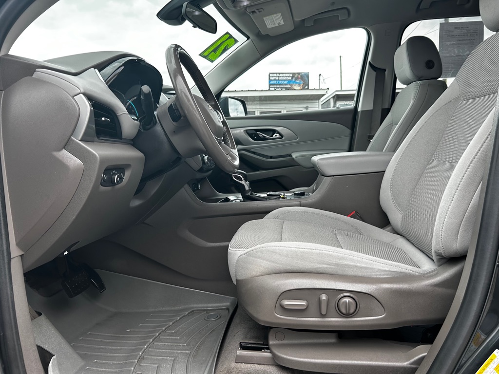 Photo 17 of this CHEVROLET TRAVERSE